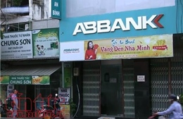 Bắt 3 nghi can dùng súng cướp ngân hàng ABBank ở quận Tân Phú